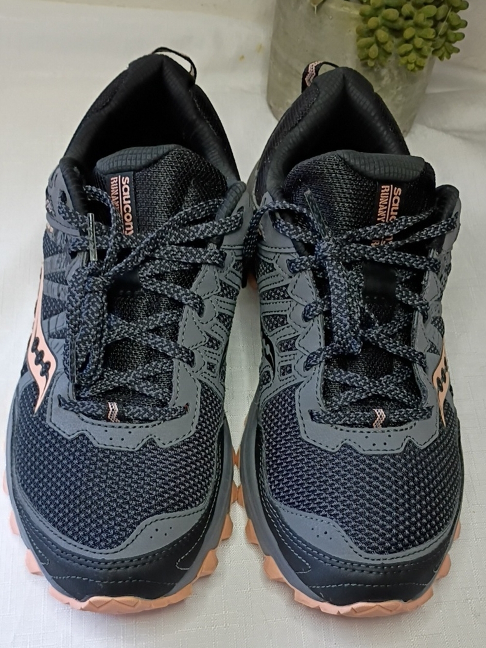 Saucony Excursion TRb Women's Black & Peach Trail Runners Size 10W - Picture 2 of 13